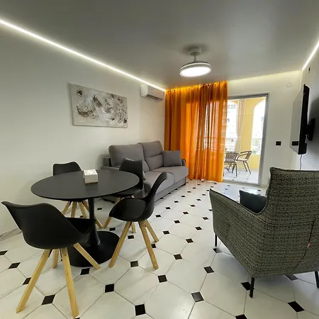 Apolo 5 Near Restaurants 150 Meter From * Calpe